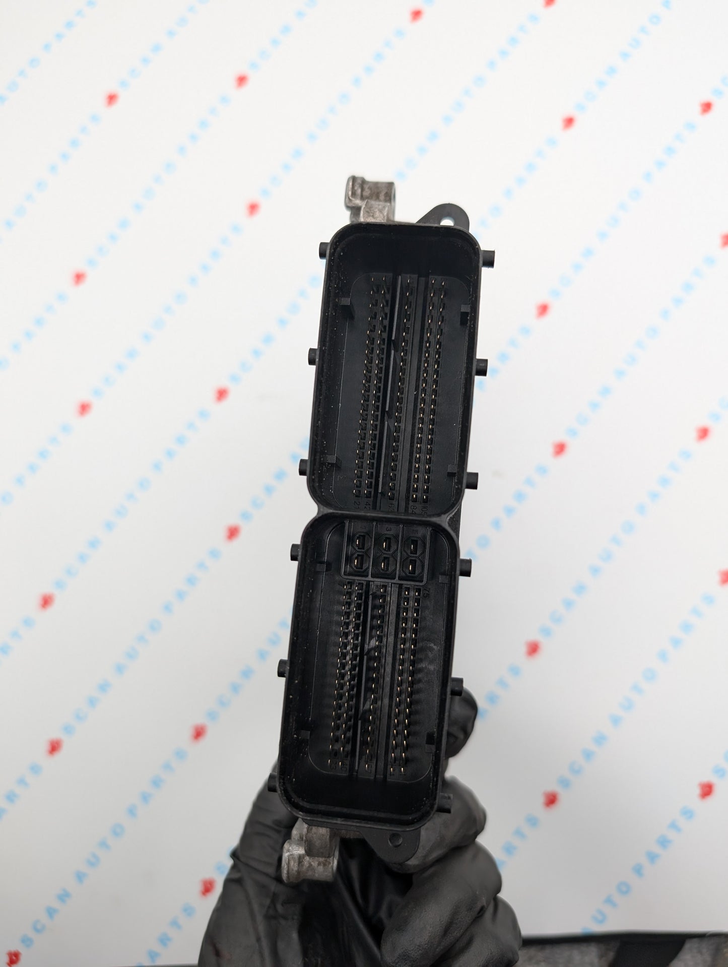 Used 2017 Hyundai Accent Bosch MEDG17.9.8 / 391B1-2BRG8 ECU 0261S18330