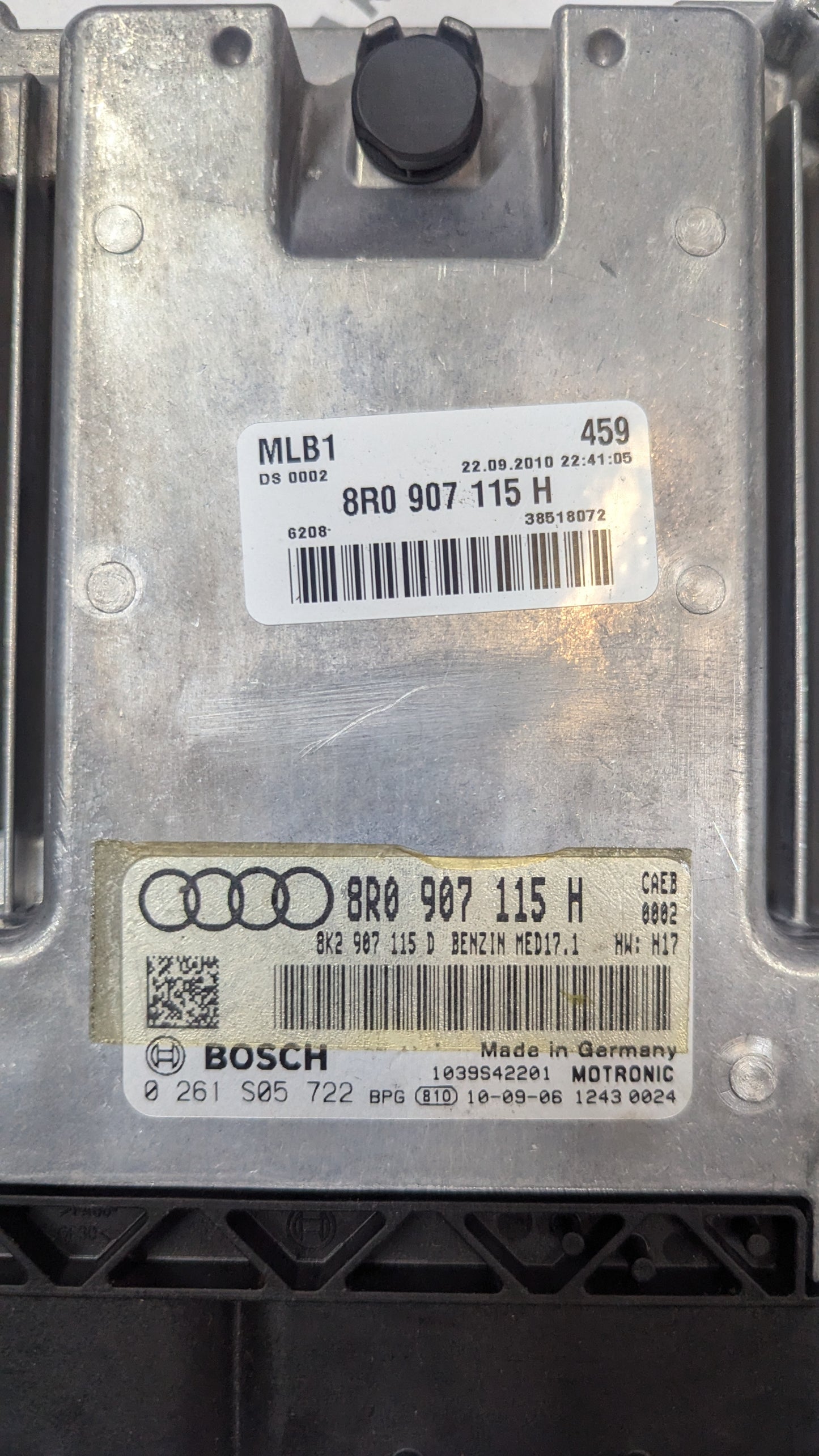 Used 2011 AUDI Q5 Bosch MED17.1 /  8R0907115H ECU 0261S05722 / 1039S42201