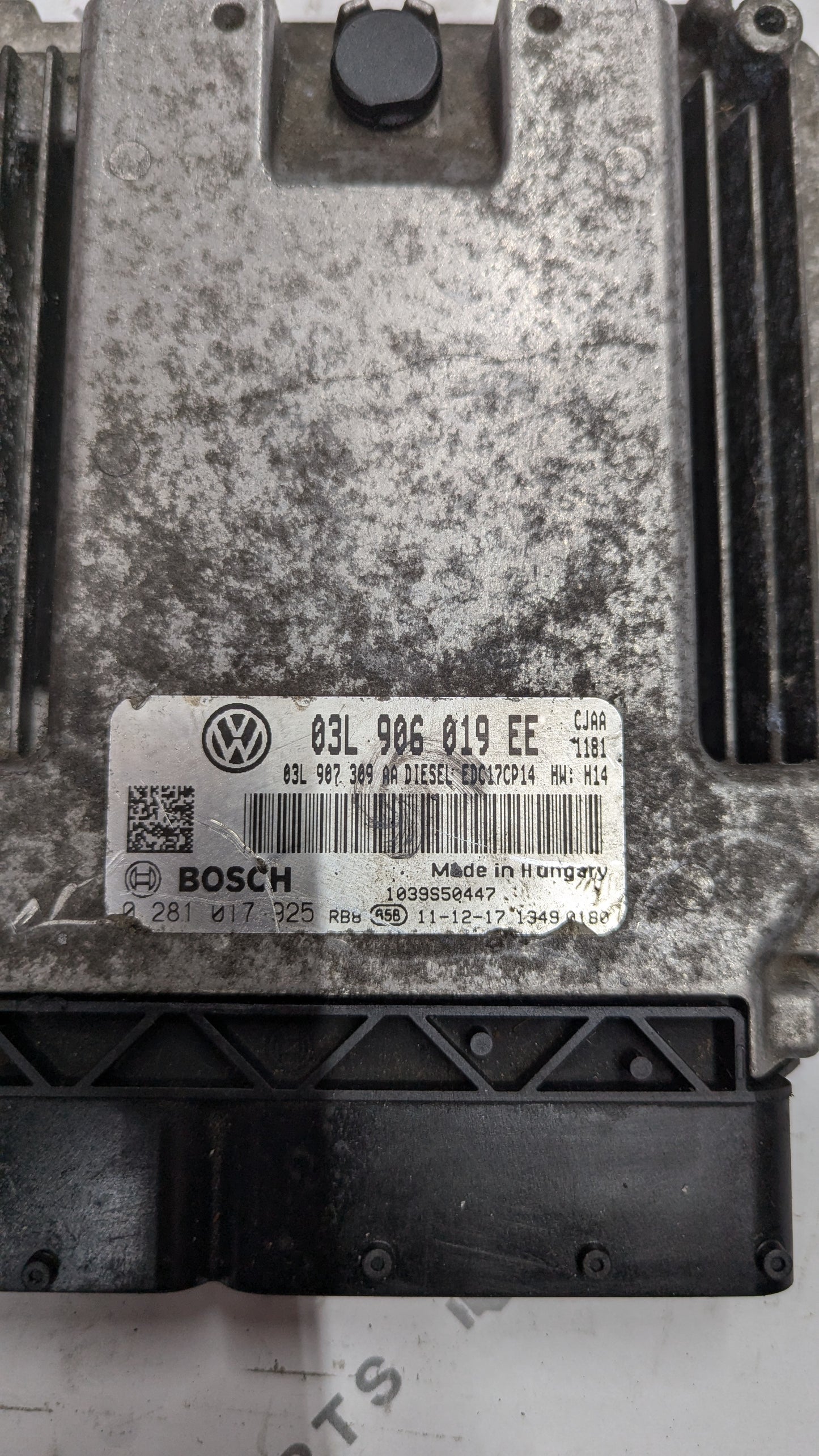 Used  Bosch 03L906019EE / EDC17CP14 ECU 0281017925