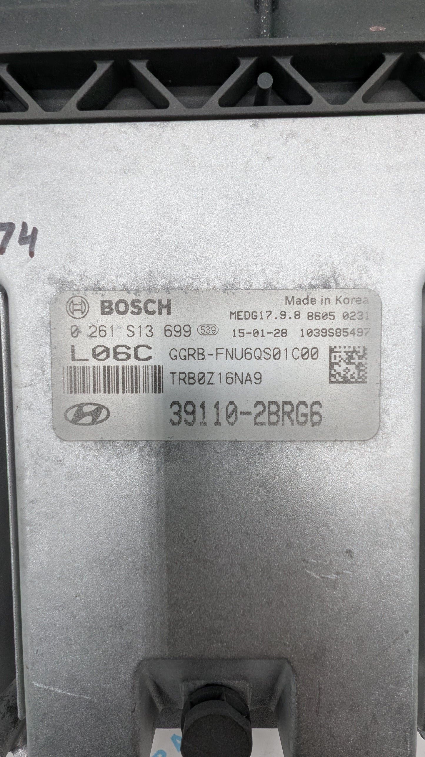 Used 2015 Hyundai Accent Bosch 39110-2BRG6 / MEDG17.9.8 ECU 0261S13699