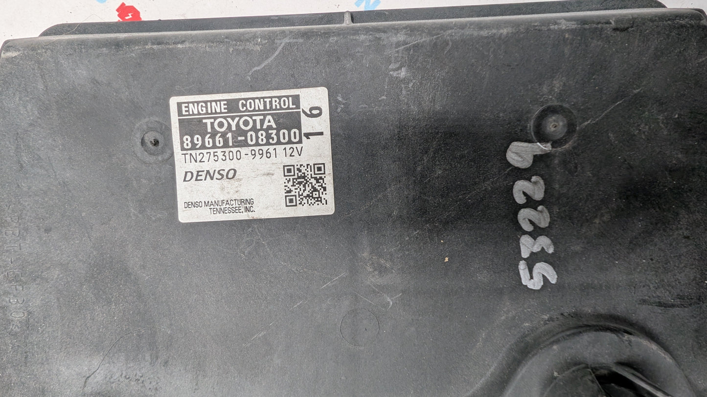 Used 2011 Toyota Sienna Denso 89661-08300 ECU TN275300-9961